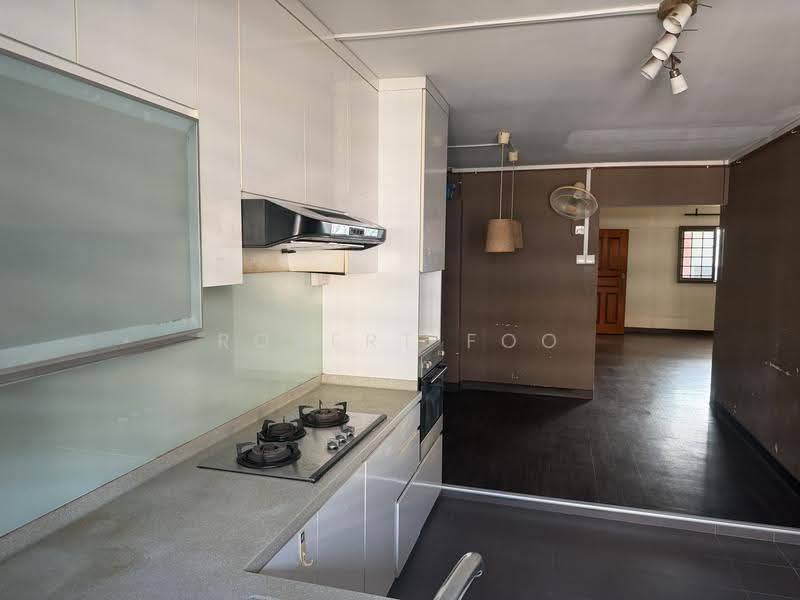 9 Gloucester Road, 9 Gloucester Road, Farrer Park / Serangoon Rd, 3 Bedrooms, 980 sqft, HDB Flat For Sale, by Robert Foo, 500251813 - Kitchen - PropertyGuru.com.sg