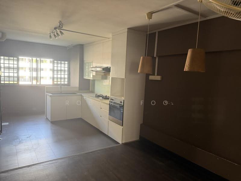 9 Gloucester Road, 9 Gloucester Road, Farrer Park / Serangoon Rd, 3 Bedrooms, 980 sqft, HDB Flat For Sale, by Robert Foo, 500251813 - Kitchen - PropertyGuru.com.sg