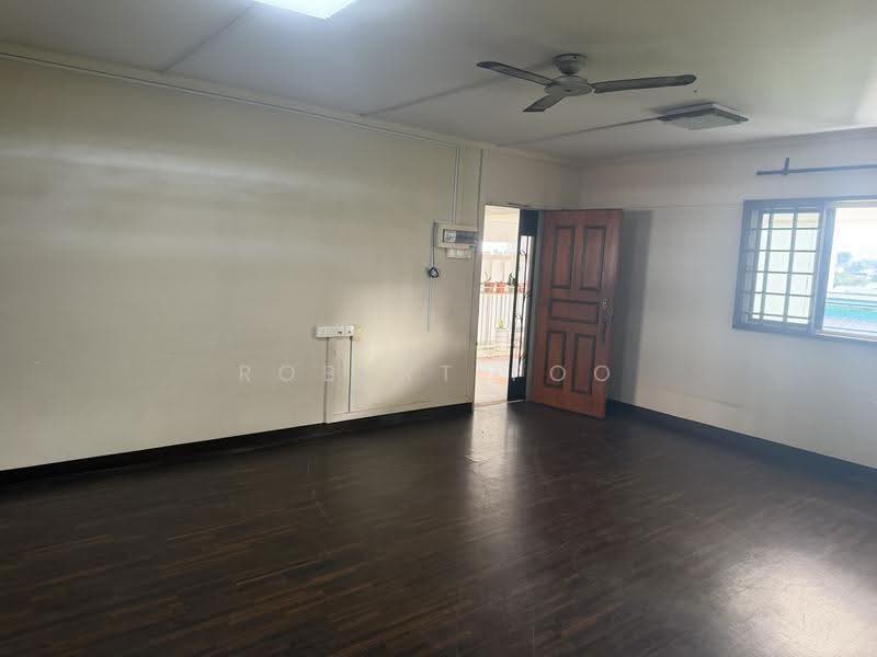 9 Gloucester Road, 9 Gloucester Road, Farrer Park / Serangoon Rd, 3 Bedrooms, 980 sqft, HDB Flat For Sale, by Robert Foo, 500251813 - Living Room - PropertyGuru.com.sg
