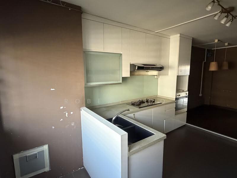 9 Gloucester Road, 9 Gloucester Road, Farrer Park / Serangoon Rd, 3 Bedrooms, 980 sqft, HDB Flat For Sale, by Robert Foo, 500251813 - Kitchen - PropertyGuru.com.sg