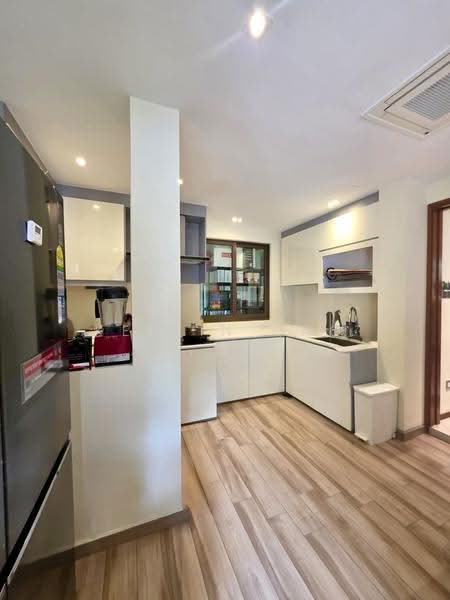 Ridout Road / Dempsey Hill / Holland Road, Ridout Road, Tanglin / Holland / Bukit Timah, 4 Bedrooms, 6,188 sqft, Good Class Bungalow For Rent, by Kelvin Ong, 500251826 - Kitchen - PropertyGuru.com.sg