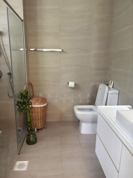 Costa Rhu, 9 Rhu Cross, East Coast / Marine Parade, 4 Bedrooms, 2,551 sqft, Condominium For Sale, by Radhika Prakash, 500251829 - Bathroom - PropertyGuru.com.sg