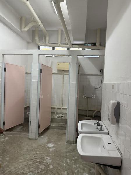 Yi Guang Factory Building, 180 Paya Lebar Road, Eunos / Geylang / Paya Lebar, 430 sqft, Light Industrial (B1) For Rent, by Emily Foo, 500251839 - Bathroom - CommercialGuru.com.sg