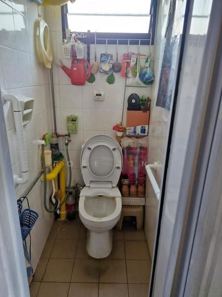 85A Lorong 4 Toa Payoh, 85A Lorong 4 Toa Payoh, Balestier / Toa Payoh, Room Rental, 150 sqft, HDB Flat For Rent, by Rose Ting, 500251858 - Bathroom - PropertyGuru.com.sg