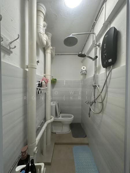 58 Circuit Road, 58 Circuit Road, Macpherson / Potong Pasir, Room Rental, 100 sqft, HDB Flat For Rent, by Soo Wei Rong (Kris), 500251878 - Bathroom - PropertyGuru.com.sg