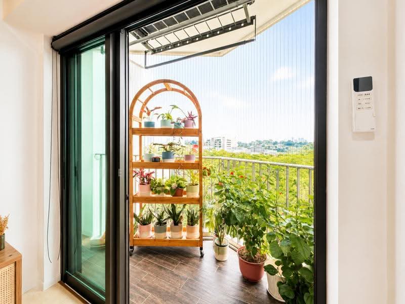 87 Dawson Road, 87 Dawson Road, Alexandra / Commonwealth, 3 Bedrooms, 936 sqft, HDB Flat For Sale, by Jeremy Yong, 500251888 - Balcony - PropertyGuru.com.sg