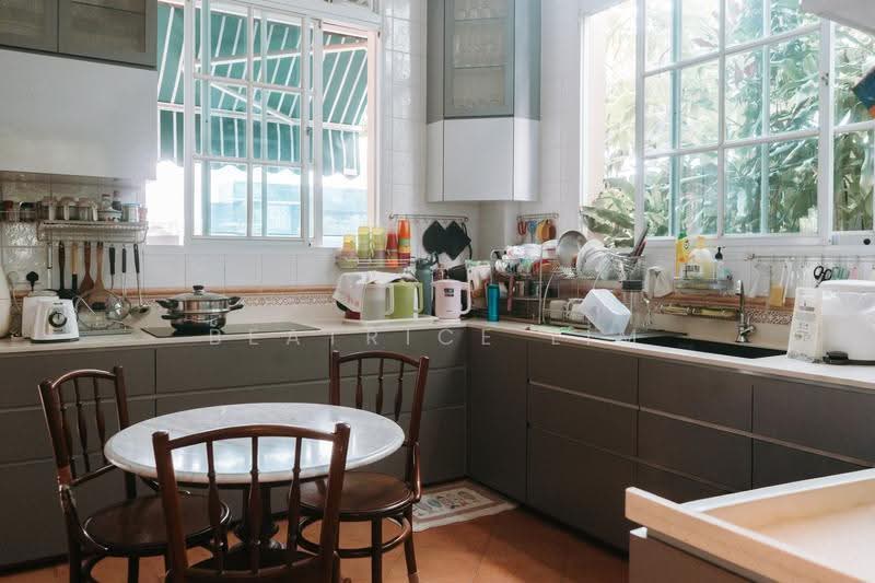 Merino Crescent, Merino Crescent, Alexandra / Commonwealth, 7 Bedrooms, 5,000 sqft, Detached House For Sale, by Beatrice Lim, 500251896 - Kitchen - PropertyGuru.com.sg