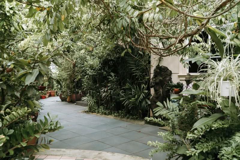 Merino Crescent, Merino Crescent, Alexandra / Commonwealth, 7 Bedrooms, 5,000 sqft, Detached House For Sale, by Beatrice Lim, 500251896 - Garden - PropertyGuru.com.sg