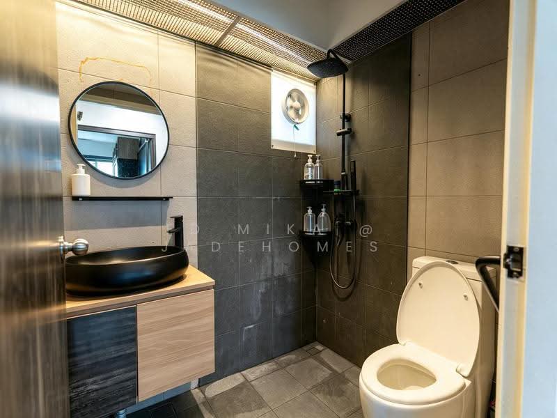 670B Edgefield Plains, 670B Edgefield Plains, Hougang / Punggol / Sengkang, 3 Bedrooms, 1,216 sqft, HDB Flat For Sale, by Ed Mika @ Jadehomes, 500251899 - Bathroom - PropertyGuru.com.sg