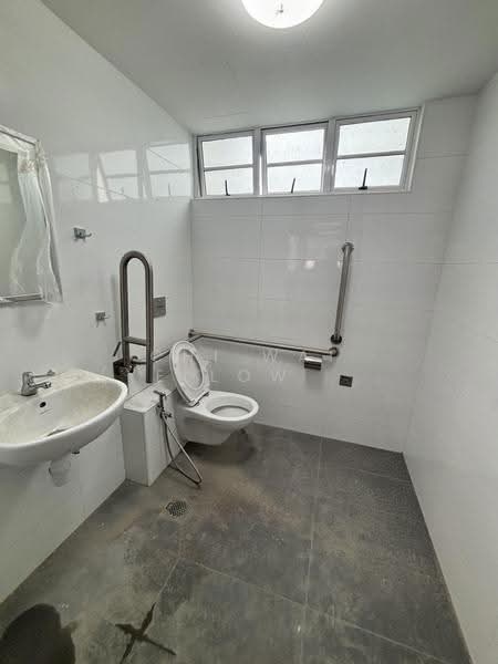 252 Geylang Road, 252 Geylang Road, Eunos / Geylang / Paya Lebar, 1,589 sqft, Food & Beverage For Rent, by Chi Wai (Yellow Man), 500251903 - Bathroom - CommercialGuru.com.sg