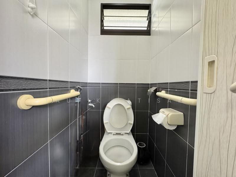43 Telok Blangah Rise, 43 Telok Blangah Rise, Harbourfront / Telok Blangah, 2 Bedrooms, 635 sqft, HDB Flat For Sale, by Taufik Batisah, 500251911 - Bathroom - PropertyGuru.com.sg