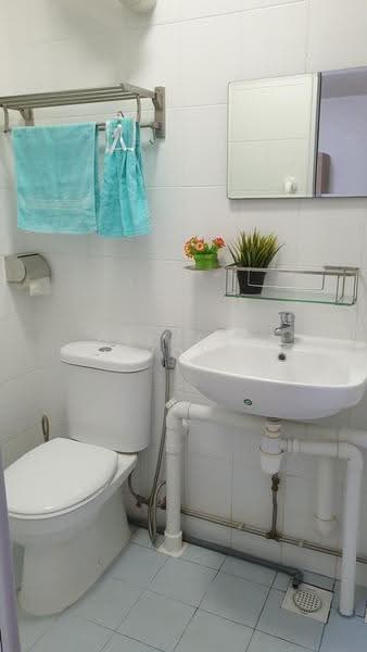 586 Ang Mo Kio Avenue 3, 586 Ang Mo Kio Avenue 3, Ang Mo Kio / Bishan / Thomson, Room Rental, 150 sqft, HDB Flat For Rent, by Gilbert Chong, 500251917 - Bathroom - PropertyGuru.com.sg