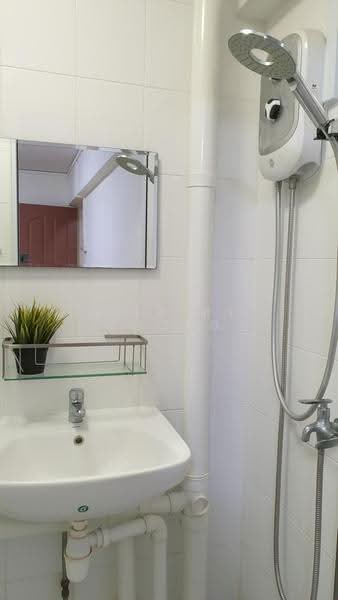 586 Ang Mo Kio Avenue 3, 586 Ang Mo Kio Avenue 3, Ang Mo Kio / Bishan / Thomson, Room Rental, 150 sqft, HDB Flat For Rent, by Gilbert Chong, 500251917 - Bathroom - PropertyGuru.com.sg