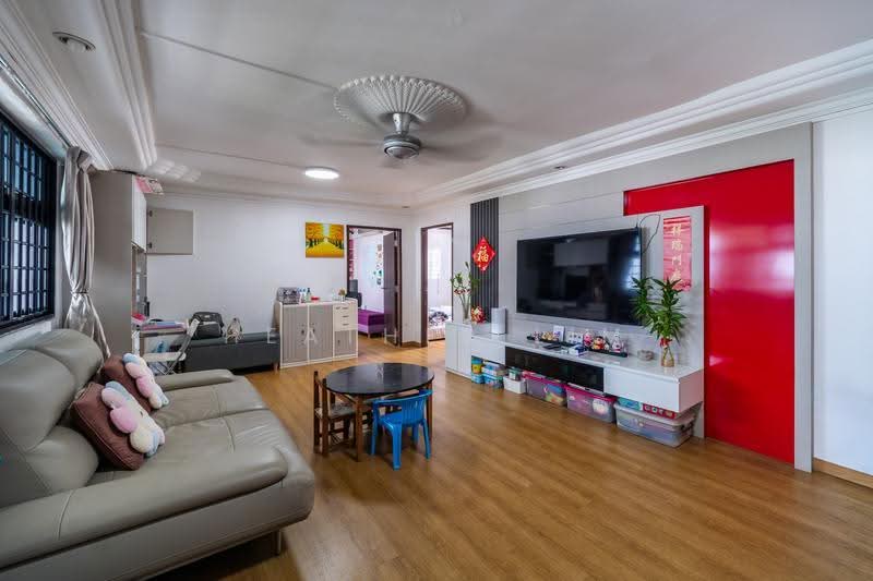 246 Jurong East Street 24, 246 Jurong East Street 24, Boon Lay / Jurong / Tuas, 3 Bedrooms, 1,055 sqft, HDB Flat For Sale, by HEATHER LIM, 500251959 - Living Room - PropertyGuru.com.sg