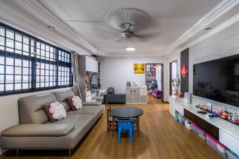 246 Jurong East Street 24, 246 Jurong East Street 24, Boon Lay / Jurong / Tuas, 3 Bedrooms, 1,055 sqft, HDB Flat For Sale, by HEATHER LIM, 500251959 - Living Room - PropertyGuru.com.sg