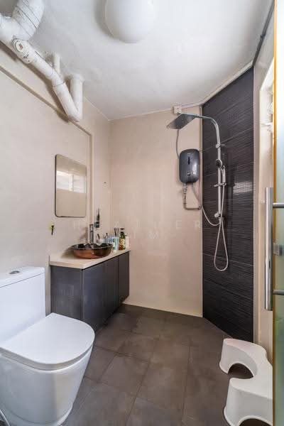 246 Jurong East Street 24, 246 Jurong East Street 24, Boon Lay / Jurong / Tuas, 3 Bedrooms, 1,055 sqft, HDB Flat For Sale, by HEATHER LIM, 500251959 - Bathroom - PropertyGuru.com.sg
