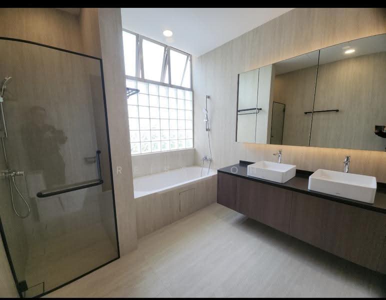 Maple Woods, 985 Bukit Timah Road, Clementi Park / Upper Bukit Timah, 4 Bedrooms, 2,917 sqft, Condominium For Rent, by Reiss Poh, 500251971 - Bathroom - PropertyGuru.com.sg