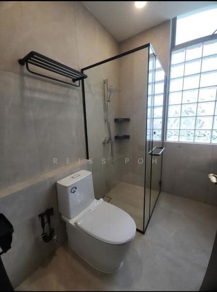 Maple Woods, 985 Bukit Timah Road, Clementi Park / Upper Bukit Timah, 4 Bedrooms, 2,917 sqft, Condominium For Rent, by Reiss Poh, 500251971 - Bathroom - PropertyGuru.com.sg