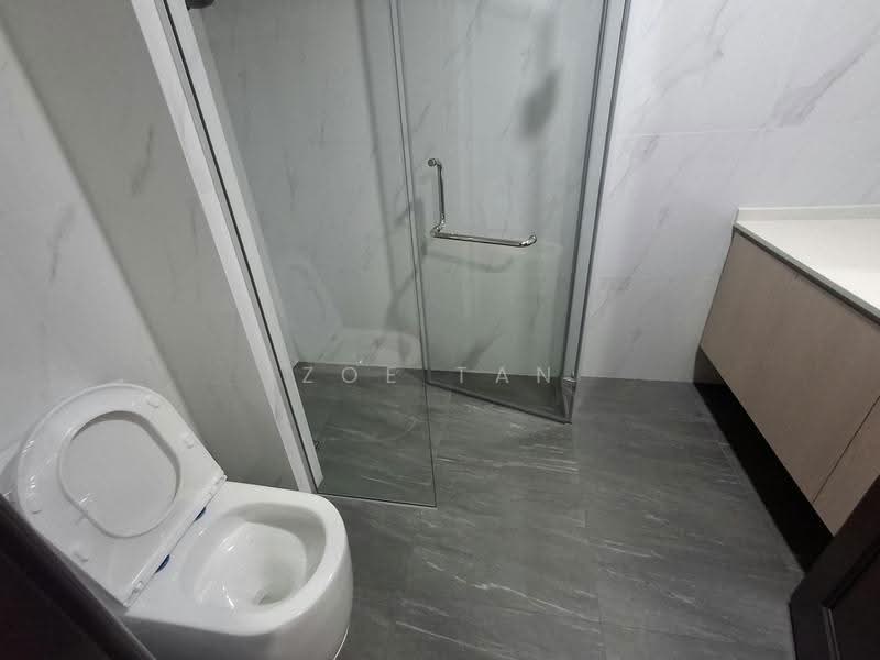 The Blossomvale, 900 Dunearn Road, Clementi Park / Upper Bukit Timah, 3 Bedrooms, 1,324 sqft, Condominium For Rent, by Zoe Tan, 500251978 - Master Bathroom - PropertyGuru.com.sg