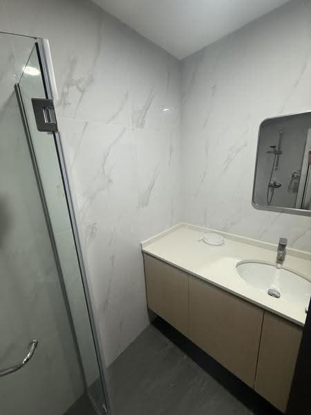 The Blossomvale, 900 Dunearn Road, Clementi Park / Upper Bukit Timah, 3 Bedrooms, 1,324 sqft, Condominium For Rent, by Zoe Tan, 500251978 - Master Bathroom - PropertyGuru.com.sg