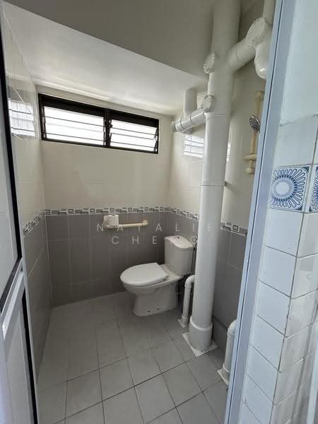 214 Ang Mo Kio Avenue 3, 214 Ang Mo Kio Avenue 3, Ang Mo Kio / Bishan / Thomson, 2 Bedrooms, 721 sqft, HDB Flat For Sale, by Natalie Cheng, 500251999 - Bathroom - PropertyGuru.com.sg
