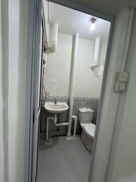 214 Ang Mo Kio Avenue 3, 214 Ang Mo Kio Avenue 3, Ang Mo Kio / Bishan / Thomson, 2 Bedrooms, 721 sqft, HDB Flat For Sale, by Natalie Cheng, 500251999 - Bathroom - PropertyGuru.com.sg