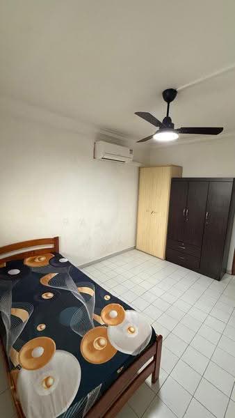 3 BEDROOM UNIT FOR RENT@BT BATOK WEST AVE 2 BLK 421, , 2 Bedrooms, 969 sqft, HDB Flat For Rent, by Raj T C, 500252008 - Bedroom - PropertyGuru.com.sg