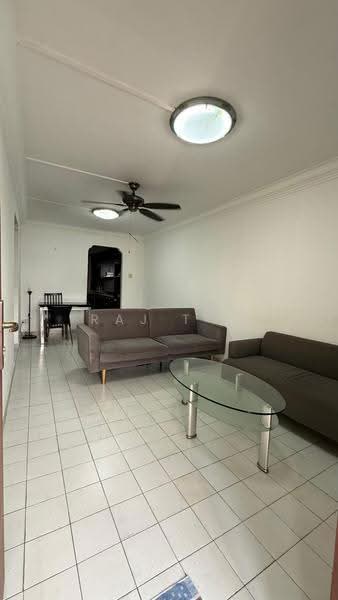 3 BEDROOM UNIT FOR RENT@BT BATOK WEST AVE 2 BLK 421, , 2 Bedrooms, 969 sqft, HDB Flat For Rent, by Raj T C, 500252008 - Living Room - PropertyGuru.com.sg