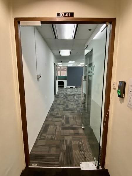 Keck Seng Tower, 133 Cecil Street, Boat Quay / Raffles Place / Marina, 1,110 sqft, Office For Rent, by Mary Lau, 500252023 - Corridor - CommercialGuru.com.sg