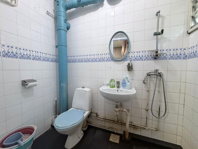 190 Pasir Ris Street 12, 190 Pasir Ris Street 12, Pasir Ris / Tampines, 3 Bedrooms, 1,324 sqft, HDB Flat For Sale, by Shirley Lee, 500252026 - Bathroom - PropertyGuru.com.sg