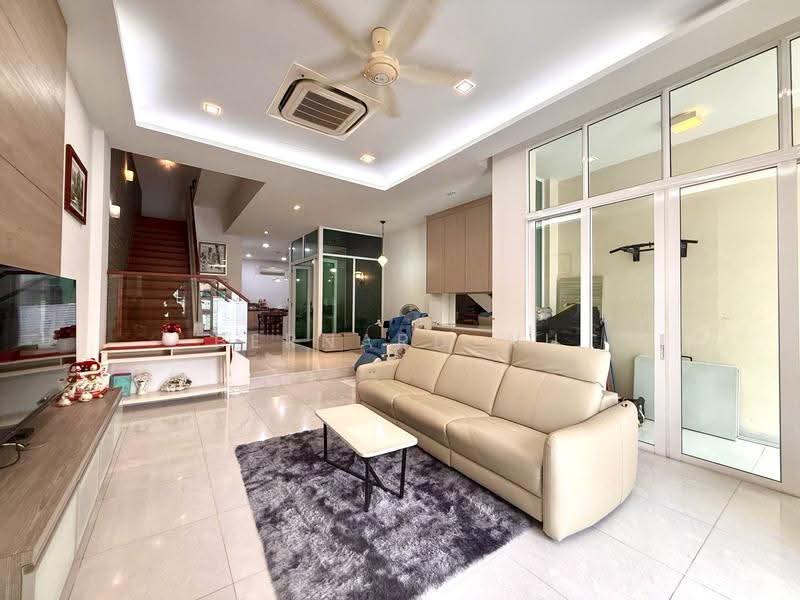 Elevated Freehold Inter Terrace 3 story house, Don’t Miss!, Jalan Leban / Jalan Lanjut / Jalan Menarong / Jalan Rukam, Ang Mo Kio / Bishan / Thomson, 5 Bedrooms, 4,530 sqft, Terraced House For Sale, by Bernard Wu, 500252027 - Living Room - PropertyGuru.com.sg