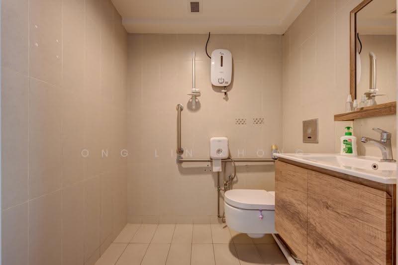 Okio, 262 Balestier Road, Newton / Novena, 732 sqft, Office For Sale, by Ong Lin Khong, 500252030 - Bathroom - CommercialGuru.com.sg