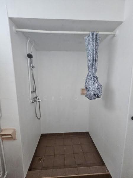 Fernwood Towers, 22 Fernwood Terrace, East Coast / Marine Parade, Room Rental, 80 sqft, Condominium For Rent, by Jacky Quek, 500252045 - Bathroom - PropertyGuru.com.sg