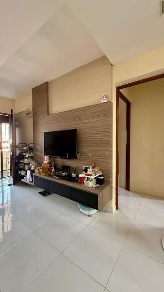 602 Ang Mo Kio Avenue 5, 602 Ang Mo Kio Avenue 5, Ang Mo Kio / Bishan / Thomson, 2 Bedrooms, 721 sqft, HDB Flat For Sale, by Ivy Chan, 500252077 - Living Room - PropertyGuru.com.sg