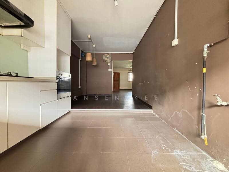 9 Gloucester Road, 9 Gloucester Road, Farrer Park / Serangoon Rd, 3 Bedrooms, 980 sqft, HDB Flat For Sale, by Jansen Kee, 500252096 - Kitchen - PropertyGuru.com.sg