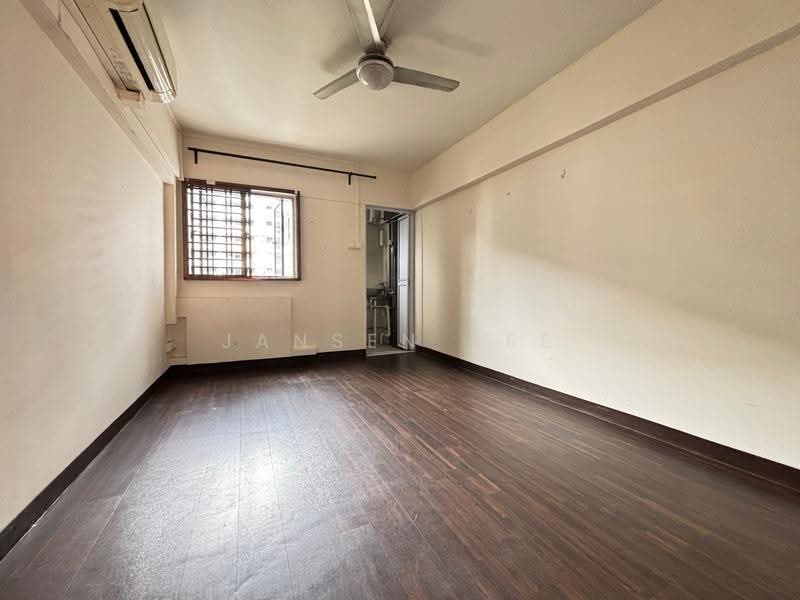 9 Gloucester Road, 9 Gloucester Road, Farrer Park / Serangoon Rd, 3 Bedrooms, 980 sqft, HDB Flat For Sale, by Jansen Kee, 500252096 - Living Room - PropertyGuru.com.sg
