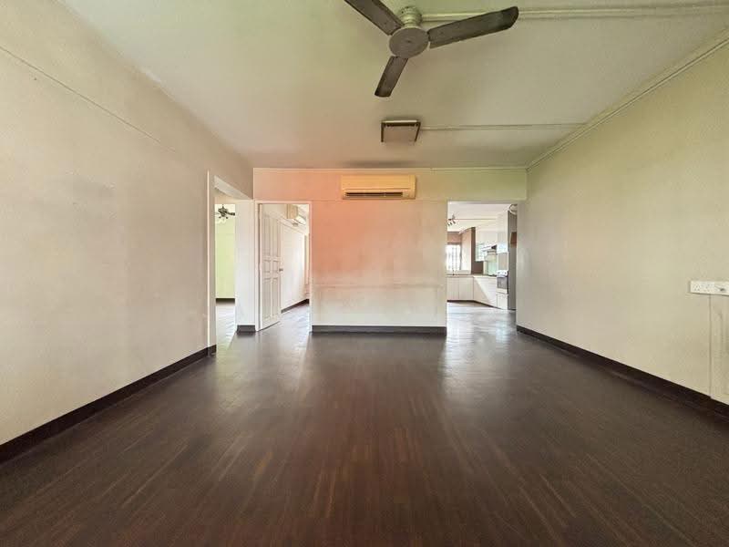 9 Gloucester Road, 9 Gloucester Road, Farrer Park / Serangoon Rd, 3 Bedrooms, 980 sqft, HDB Flat For Sale, by Jansen Kee, 500252096 - Living Room - PropertyGuru.com.sg