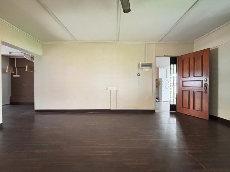 9 Gloucester Road, 9 Gloucester Road, Farrer Park / Serangoon Rd, 3 Bedrooms, 980 sqft, HDB Flat For Sale, by Jansen Kee, 500252096 - Living Room - PropertyGuru.com.sg