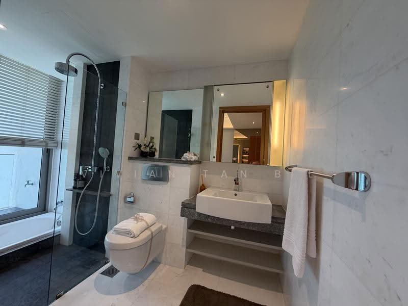 The Oceanfront @ Sentosa Cove, Harbourfront / Telok Blangah, 4 Bedrooms, 2,013 sqft, Condominium For Sale, by Vivian Tan B L, 500252109 - Bathroom - PropertyGuru.com.sg