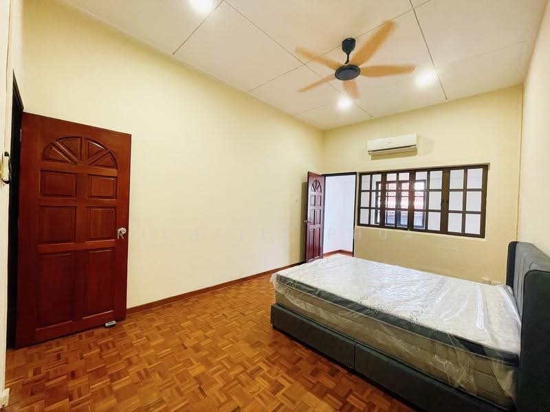 Landed Co-Living Near Pasir Ris Park, Pasir Ris / Tampines, Room Rental, 100 sqft, Semi-Detached House For Rent, by Richelle Phua, 500252115 - Common Bedroom A - PropertyGuru.com.sg