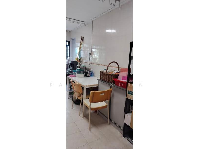 225A Jurong East Street 21, 225A Jurong East Street 21, Boon Lay / Jurong / Tuas, 2 Bedrooms, 925 sqft, HDB Flat For Sale, by Karine Soon, 500252138 - Kitchen - PropertyGuru.com.sg