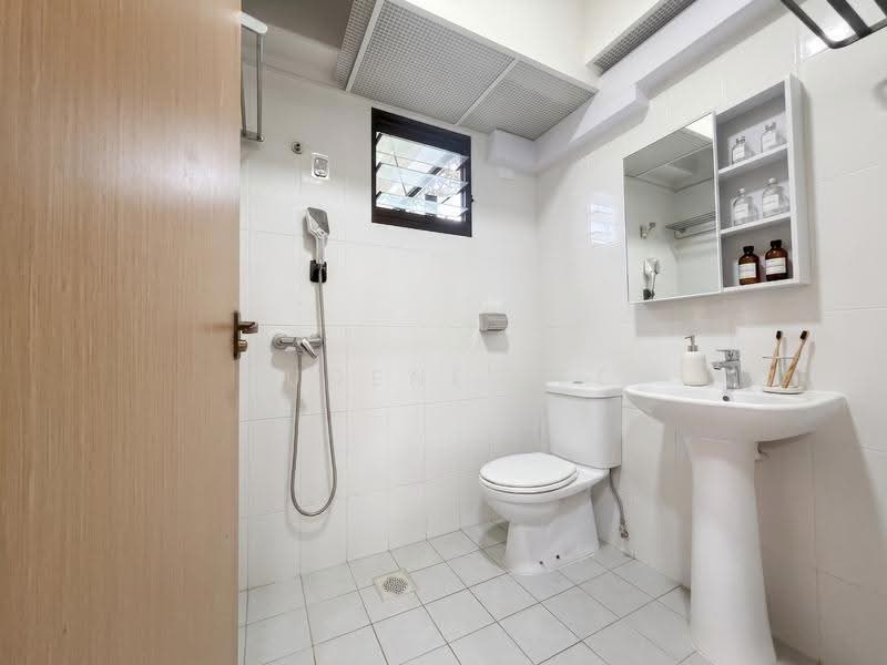 166A Teck Whye Crescent, 166A Teck Whye Crescent, Dairy Farm / Bukit Panjang / Choa Chu Kang, 2 Bedrooms, 732 sqft, HDB Flat For Sale, by Eugene Lee, 500252141 - Bathroom - PropertyGuru.com.sg