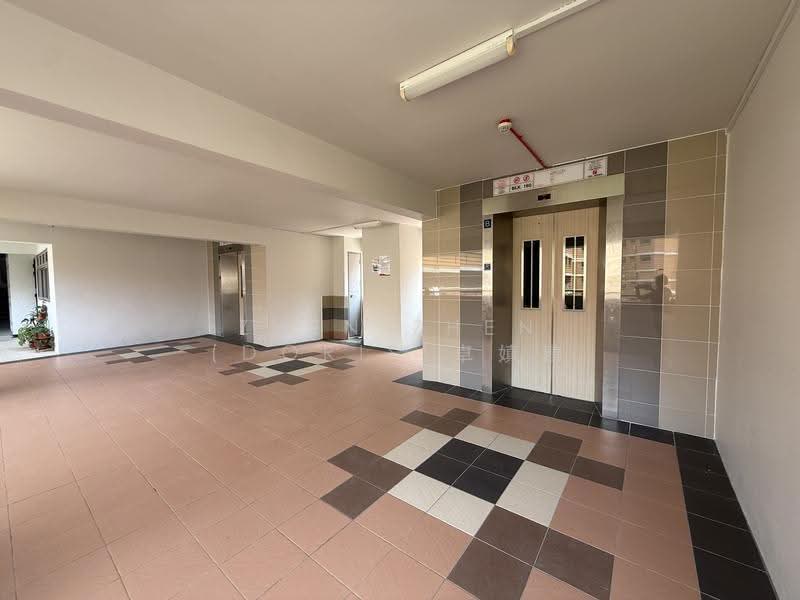 160 Pasir Ris Street 13, 160 Pasir Ris Street 13, Pasir Ris / Tampines, Room Rental, 150 sqft, HDB Flat For Rent, by Zhen Zhen (Doris)卓嫃臻, 500252143 - Lobby - PropertyGuru.com.sg