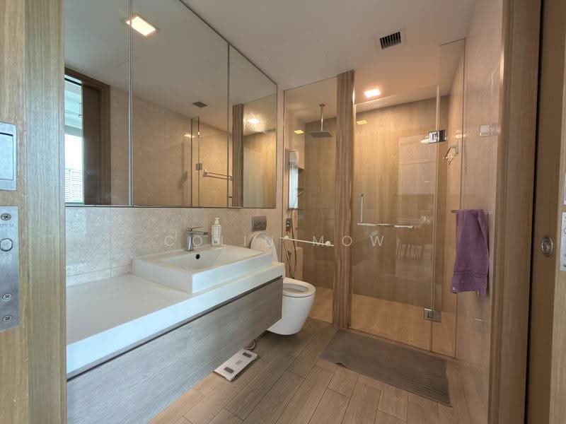 Marine Blue, 95 Marine Parade Road, East Coast / Marine Parade, 2 Bedrooms, 689 sqft, Condominium For Rent, by Colin Mow, 500252145 - Bathroom - PropertyGuru.com.sg