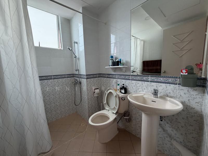 Tanjong Ria Condominium, 121 Tanjong Rhu Road, East Coast / Marine Parade, 3 Bedrooms, 1,399 sqft, Condominium For Rent, by Jennifer Chang, 500252157 - Bathroom - PropertyGuru.com.sg