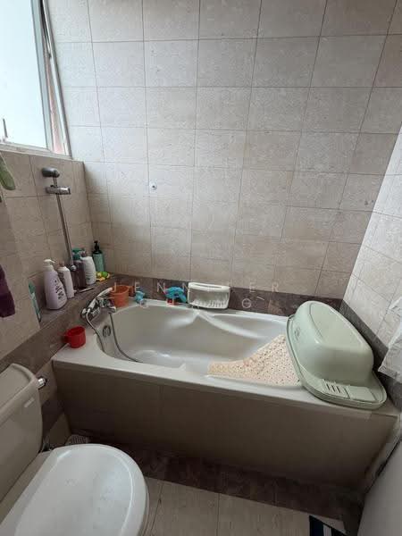 Tanjong Ria Condominium, 121 Tanjong Rhu Road, East Coast / Marine Parade, 3 Bedrooms, 1,399 sqft, Condominium For Rent, by Jennifer Chang, 500252157 - Bathroom - PropertyGuru.com.sg