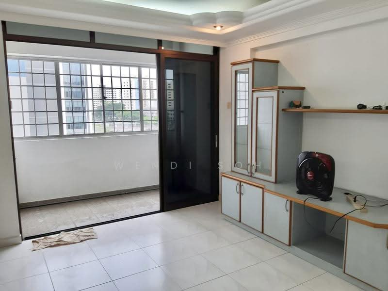 323A Sengkang East Way, 323A Sengkang East Way, Hougang / Punggol / Sengkang, 3 Bedrooms, 1,184 sqft, HDB Flat For Sale, by Wendi Soh, 500252160 - Living Room - PropertyGuru.com.sg