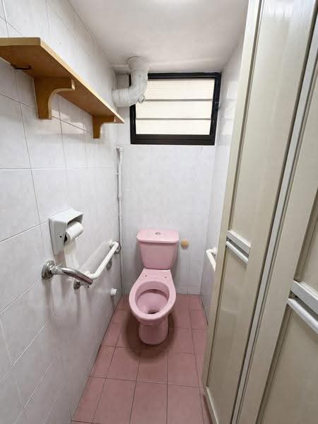 131 Jalan Bukit Merah, 131 Jalan Bukit Merah, Alexandra / Commonwealth, 2 Bedrooms, 699 sqft, HDB Flat For Sale, by Rachel Tan, 500252172 - Bathroom - PropertyGuru.com.sg