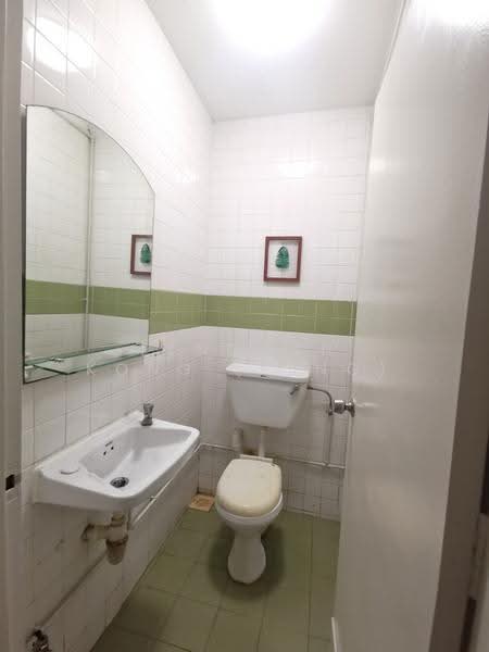 Loyang Valley, 202 Loyang Avenue, Changi Airport / Changi Village, 3 Bedrooms, 1,800 sqft, Condominium For Rent, by Fengwen Kong (Feng), 500252181 - Bathroom - PropertyGuru.com.sg