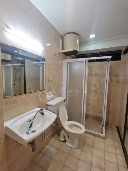 Loyang Valley, 202 Loyang Avenue, Changi Airport / Changi Village, 3 Bedrooms, 1,800 sqft, Condominium For Rent, by Fengwen Kong (Feng), 500252181 - Bathroom - PropertyGuru.com.sg